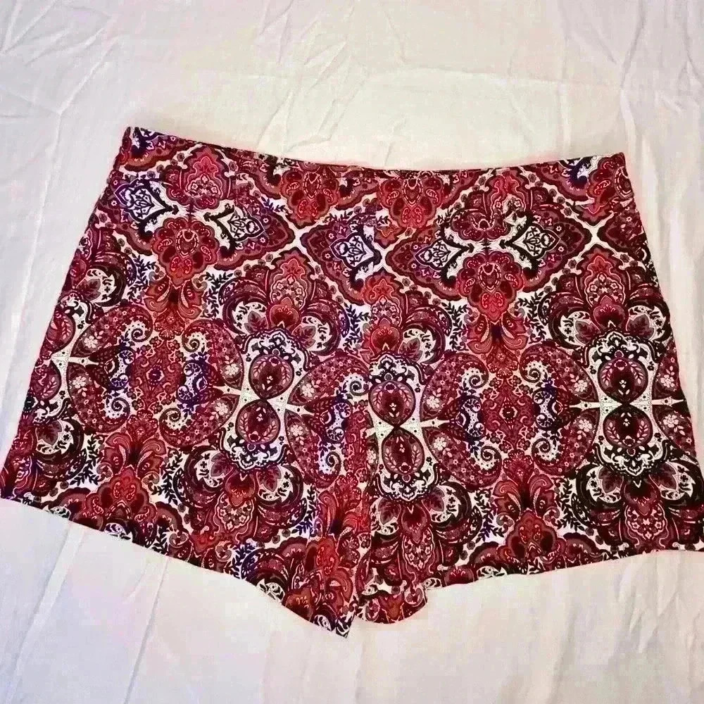 Kenar shorts, size 12, coral, red, blue, white.